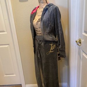 ⭐️NWT Grey Valore Pants Set💕